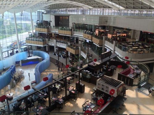 商場頂樓的困與光